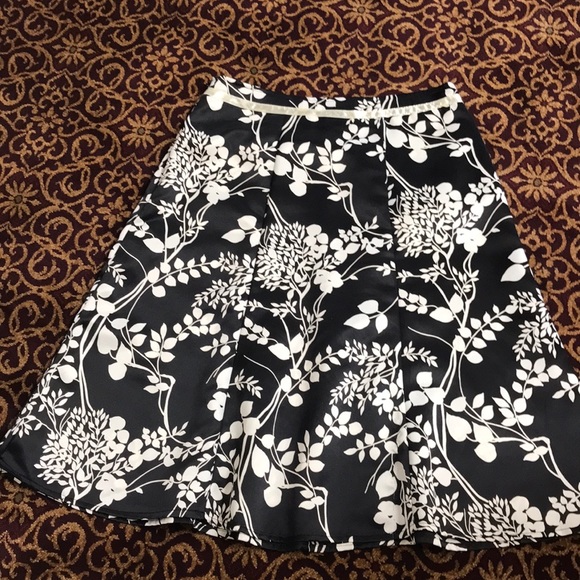 Notations bow skirt with black floral print, sp - Picture 3 of 3
